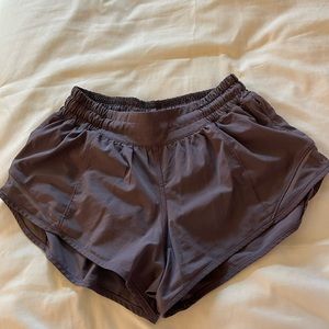 Lululemon hotty hot shorts 2.5 inch